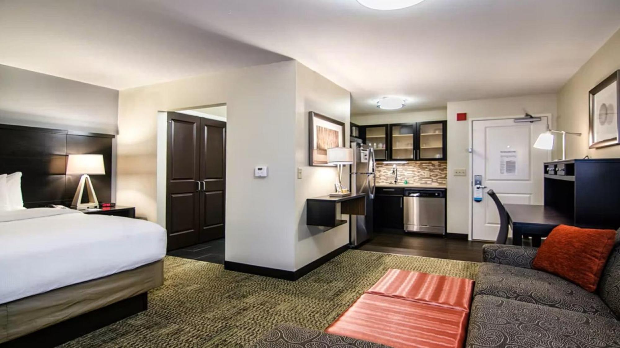 Staybridge Suites Marquette, an IHG Hotel Extérieur photo