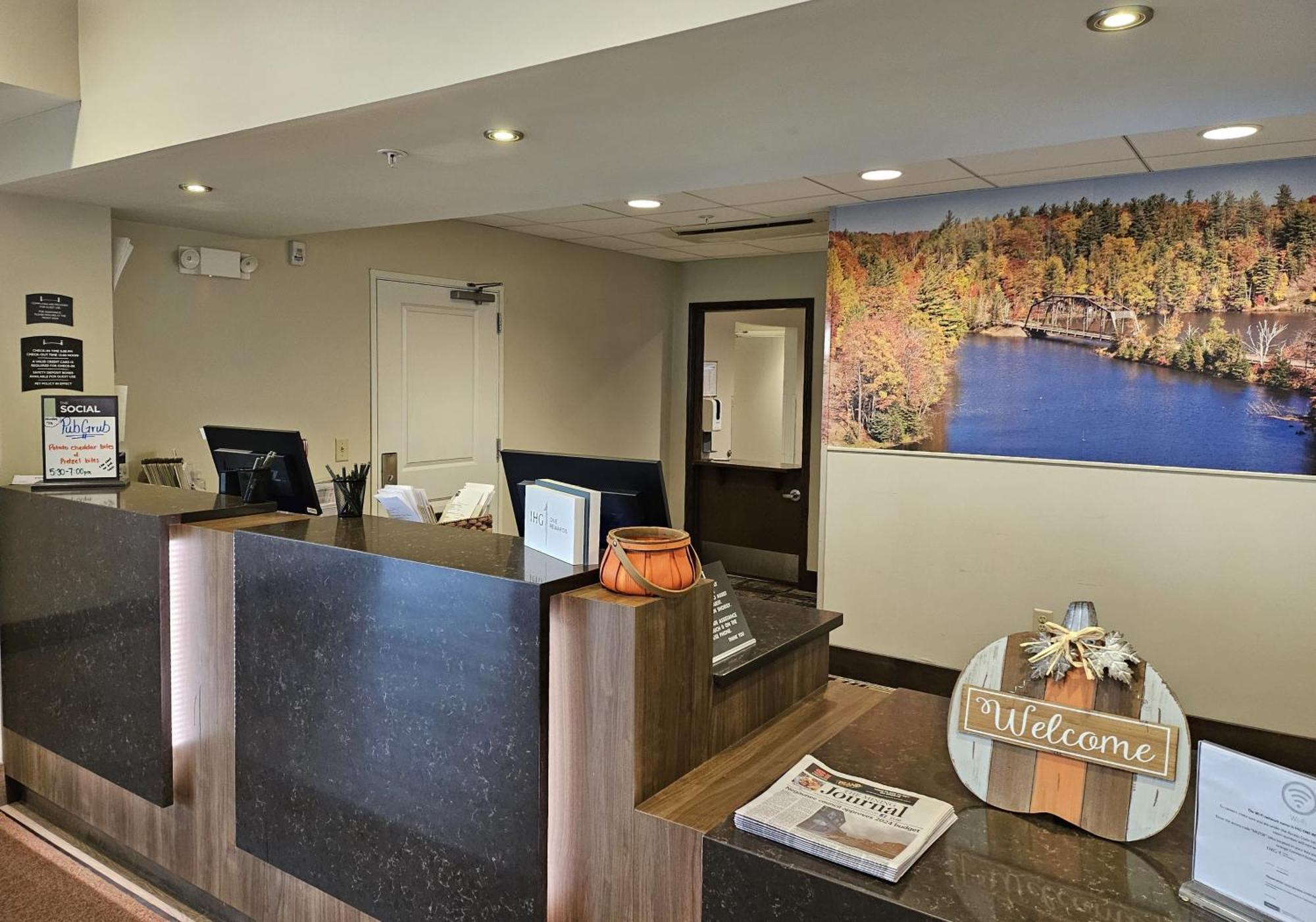 Staybridge Suites Marquette, an IHG Hotel Extérieur photo