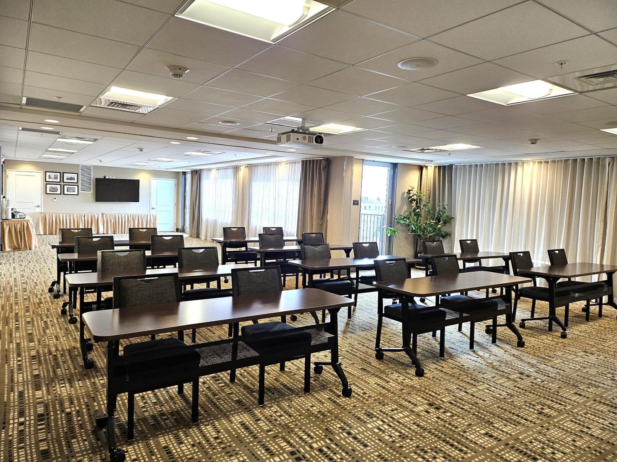 Staybridge Suites Marquette, an IHG Hotel Extérieur photo