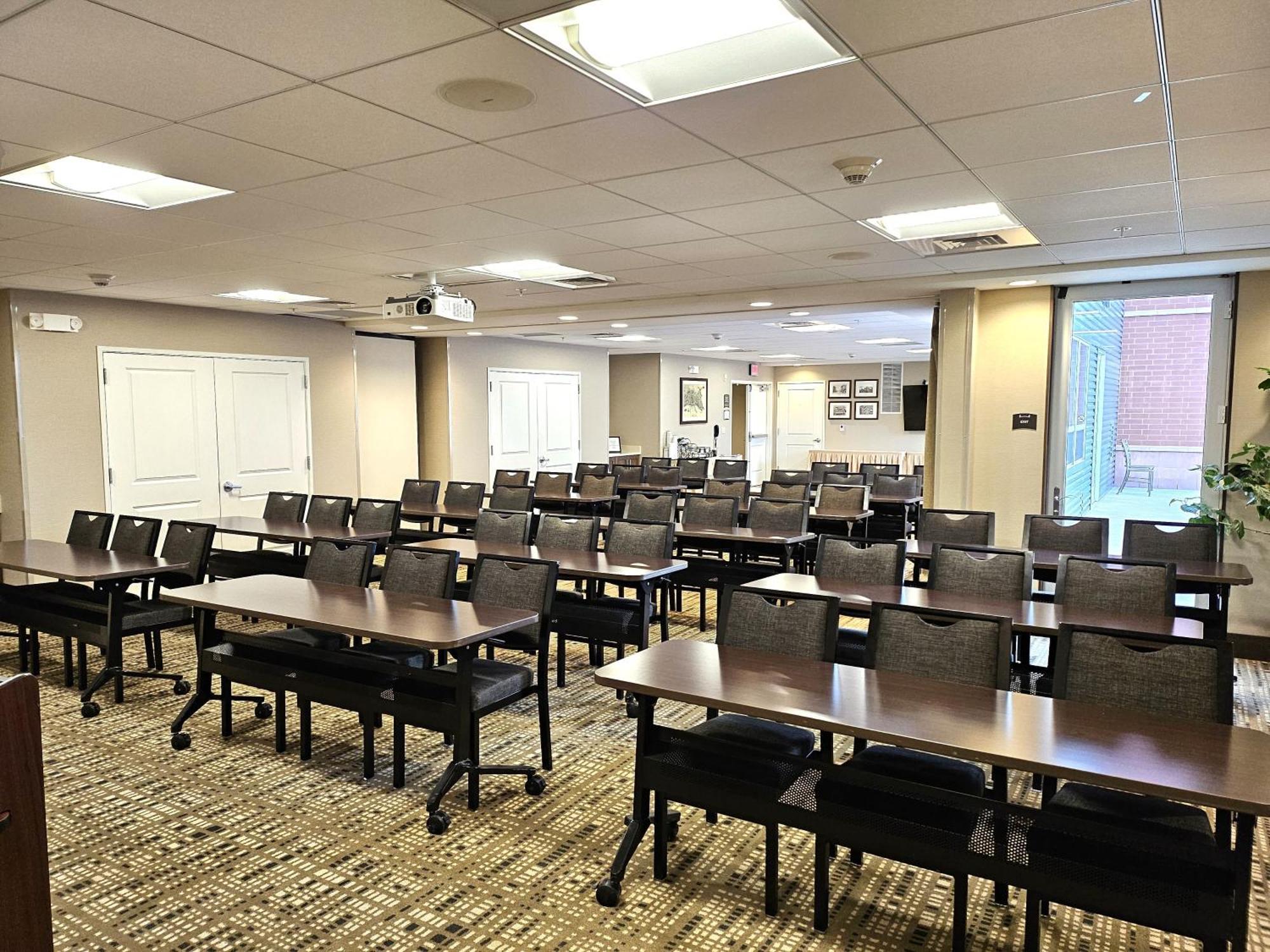 Staybridge Suites Marquette, an IHG Hotel Extérieur photo