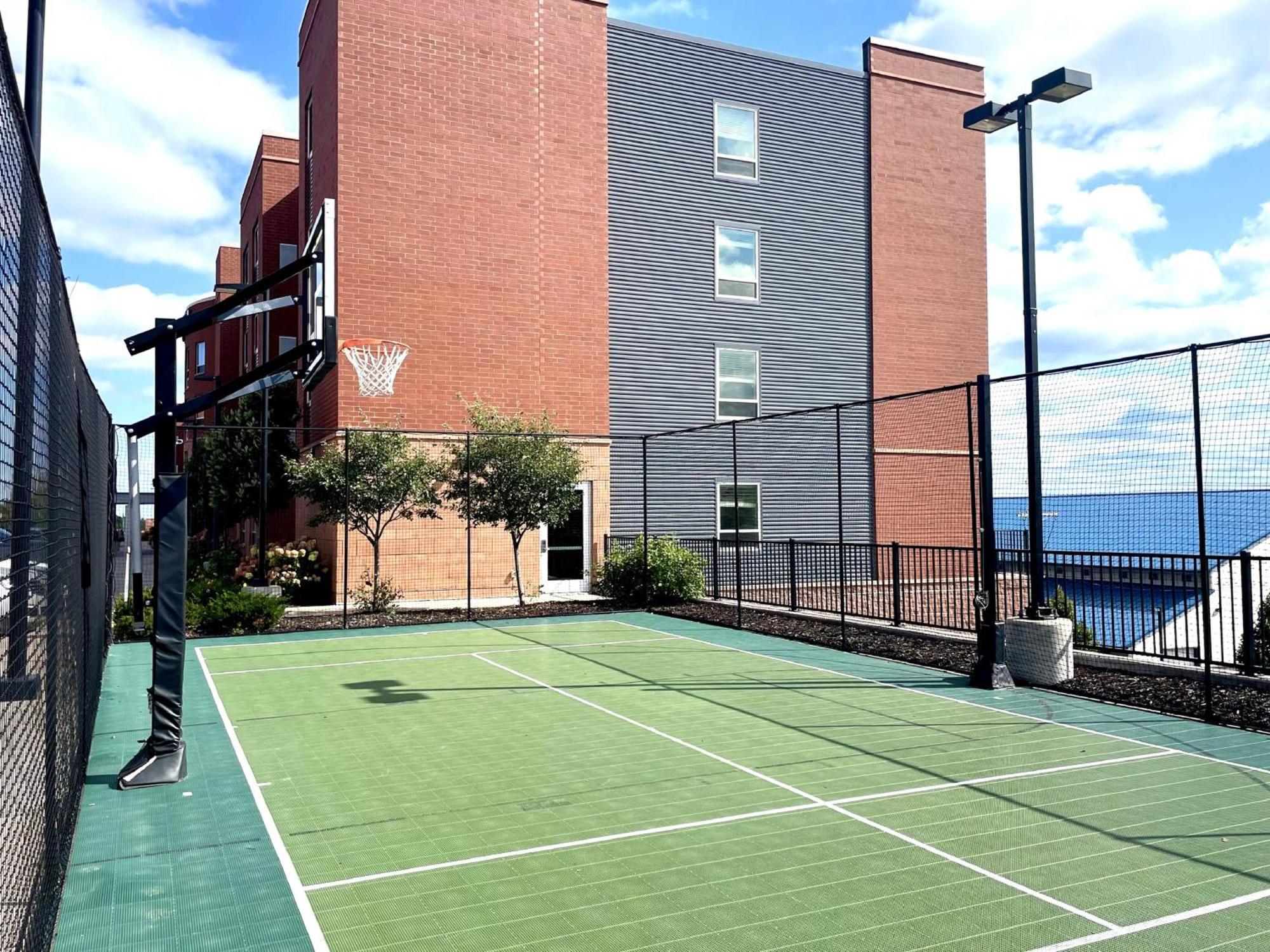Staybridge Suites Marquette, an IHG Hotel Extérieur photo