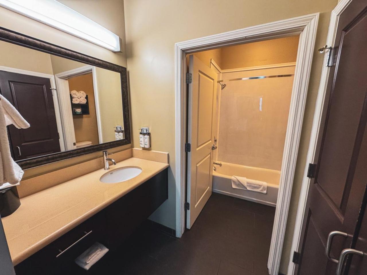Staybridge Suites Marquette, an IHG Hotel Extérieur photo